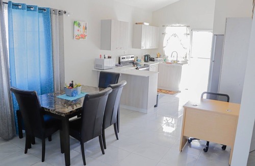 Discovery Bay House | Little Paradise