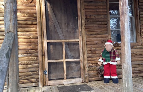 Morrilton Cabin | Little Piney Cabin at the Foothills of Petit Jean Mt nClose Petit Jean State Pk.