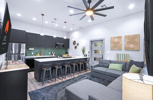 Canyon Lake House | Little Rosa