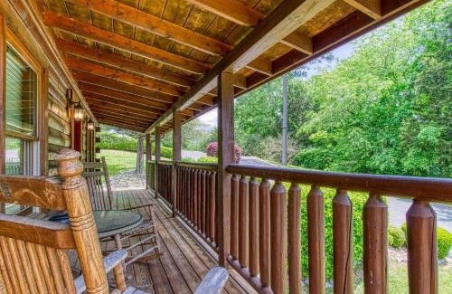 Sevierville House | Little Slice of Heaven -1BR 1BA Close to Town and Resort Amenities cabin