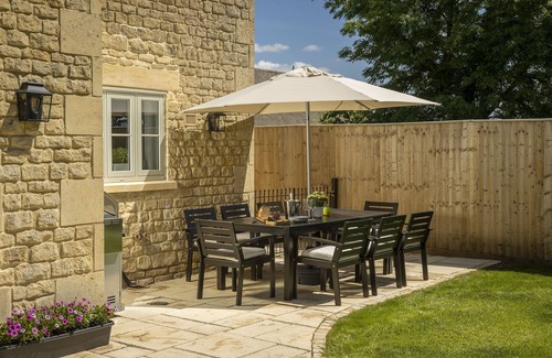 Bourton-on-the-Hill Cottage | Little Tithe, Set back from the road at the end of a private gated gravel driveway