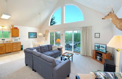Maple City House | Little Traverse Lake Chalet, 2 person kayak and row boat