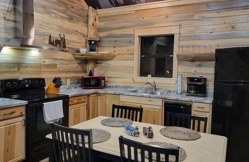 Board Camp Cabin | Little Wolf Cabins/The Blue Spruce Cabin close to WPG West Trailhead