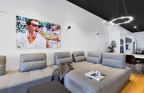 La Petite-Patrie Apartment | LiV MTL Plaza-2 Premium Bachelor Poker Foosball