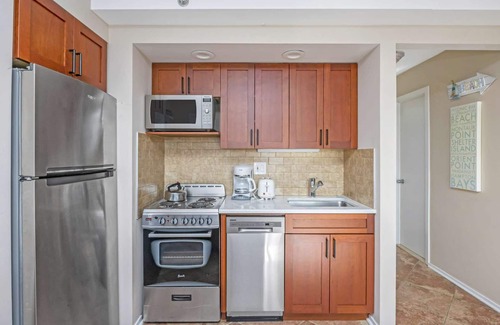 Napeague Apartment | Live Comfortably in a Balcony 1 Bedroom Apt