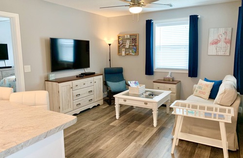 St. Pete Beach Cottage | Live like a local :) 2 BLOCKS TO THE BEACH!