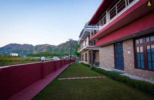 Naukuchiyatal Villa | LivingStone Lake View Resort 3 Bedroom Villa