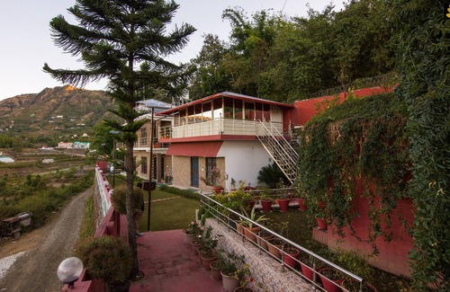 Naukuchiyatal Resort | LivingStone Lake View Resort Deluxe room