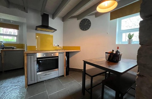 Llansteffan House | Llansteffan - Pet Friendly 2-Bed House, Sleeps 4