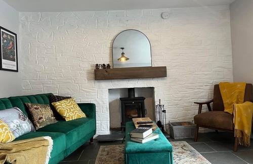 Llansteffan House | Llansteffan - Pet Friendly 2-Bed House, Sleeps 4