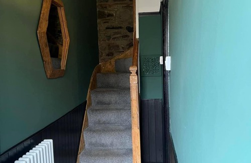 Llansteffan House | Llansteffan - Pet Friendly 2-Bed House, Sleeps 4