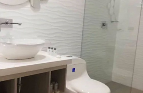 Zona Rosa Hotel | Lleras Express