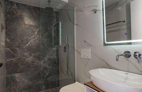 Sarande Hotel | Lluka Sea Side