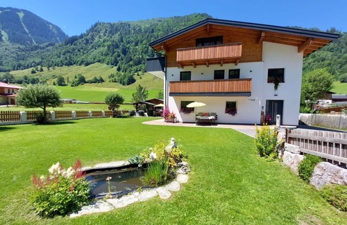Fusch an der Grossglocknerstrasse Apartment | Lovely apartment for 2 guests with WIFI and panoramic view