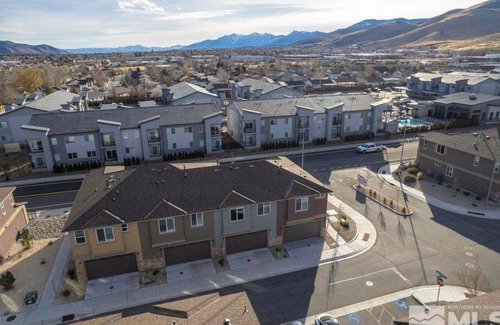 Carson City House | Local 3BD/2.5BA - WiFi & Parking