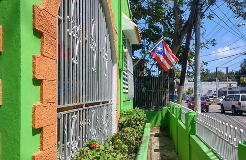 Santurce House | Local Experience! 5 Minutes to Beach; Solar + Cistern