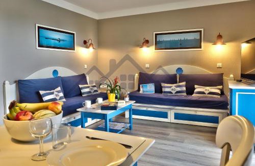 Guilvinec Apartment | LocaLise - A05 - Plain-pied avec petite vue mer donnant sur la piscine et le jardin - Grande salle de bain - Wifi inclus - draps inclus - animaux bienvenus - parking gratuit