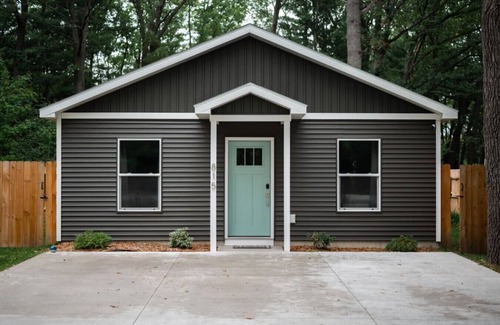 Traverse City House | Locally Owned 2BR w/Hot Tub