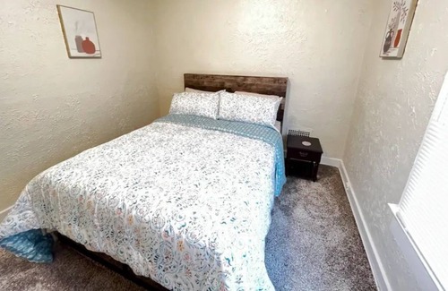 Dayton House | Located close to UD Arena, MVH, KHN, University of Dayton, Downtown Dayton