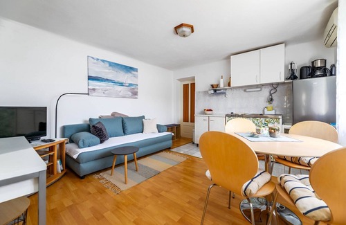 Baska Apartment | Located directly by the sea