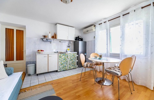 Baska Apartment | Located directly by the sea