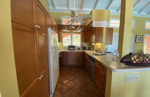 Testman Villa | Located in Shoys-Close to sandy beaches and the Buccaneer Hotel!