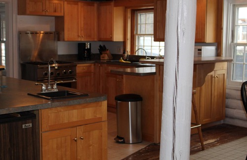 Stowe Hollow House | Located in the heart of Stowe Hollow! Close to town! Close to skiing!