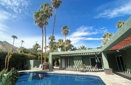 Vista Las Palmas House | Located in the iconic Old Las Palmas neighborhood of Palm Springs.
