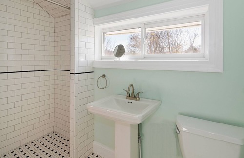 Martha Jefferson House | Located In Trendy downtown Belmont, Easy Walk To Downtown Mall,UVA. Pet friendly