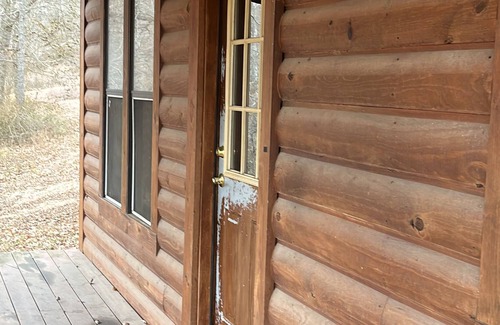 Rogers Cabin | Located just just outside of Rogers Arkansas next to Monte Ne Chicken
