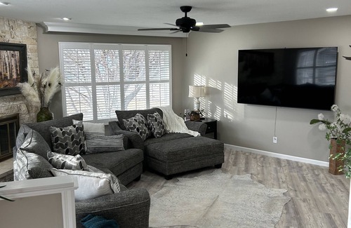 Cody House | Located on a beautiful ranch! Relax with mountain view’s & a pool table