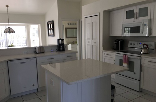 Pelican Villa | LOCATED ON GULF ACCESS CANAL WITH VIEWS!nBrand new pool enclosure!