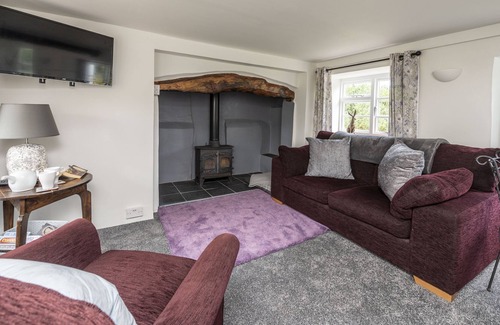 Holworth Apartment | Located on Morton Common surrounded by glorious countryside and forest, Primrose Cottage is a quaint