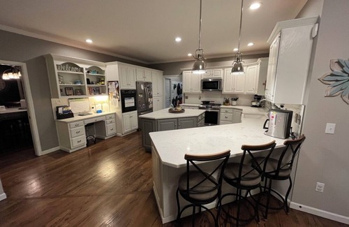 Granger House | LOCATION A+ Spacious 5-bedroom home, walk to dinner & ice cream. A kid kingdom!