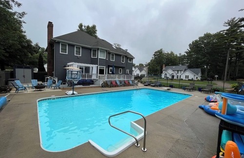 Granger House | LOCATION A+ Spacious 5-bedroom home, walk to dinner & ice cream. A kid kingdom!