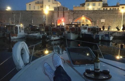 Antibes City Centre Boat Rental | Location Bateau Hôtel Antibes