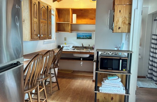 Bass River Cabin | LOCATION! Cabin Sleeps3, POOL, 1 mile to OCEAN, Kitchen/Grill, Pet ok, Parking