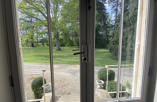 Change House | Location domaine de la Coudraie Château and its annex Sarthe (72560) France