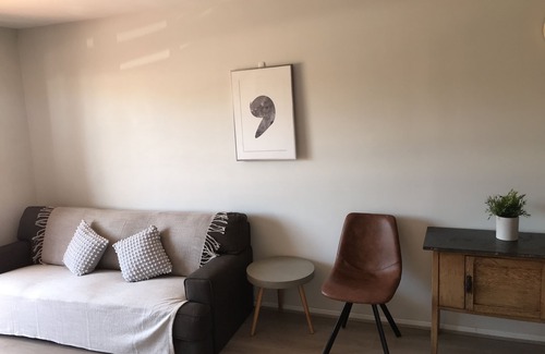 Mosman Park Apartment | LOCATION LOCATION.. Everything on your door step!