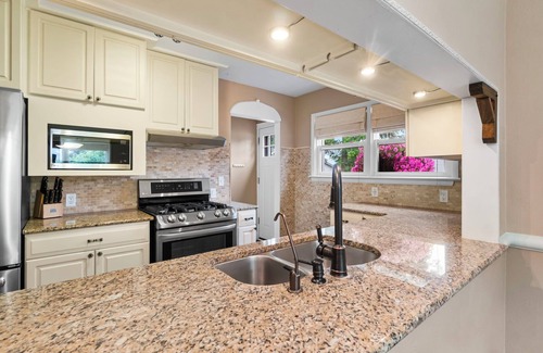 Petoskey House | Location Location Location - Charming 3 bed, 3 bath in the heart of Petoskey!