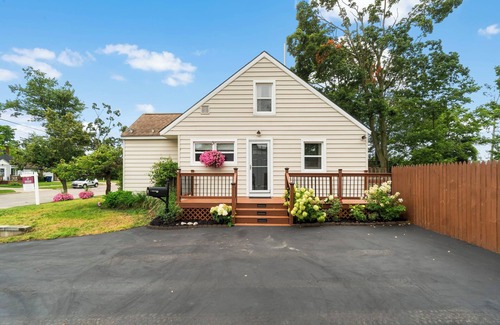 Petoskey House | Location Location Location - Charming 3 bed, 3 bath in the heart of Petoskey!