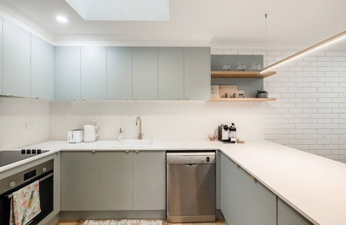 East Toowoomba Apartment | Location Meets Elegance - The Perfect Stay!