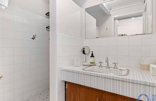 Falcon House | Location plus! Beachy 3 BR holiday home with views