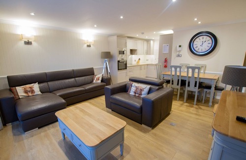 Kinloch Rannoch Cottage | Loch Rannoch Pine Marten Lodge (3) - Retreat Group
