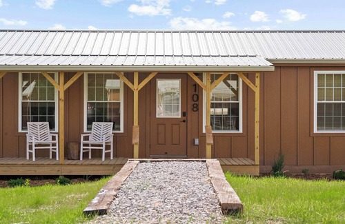 Williamstown Cabin | Lodge 108 at Eden Reserve—Safari Cabin Near Ark