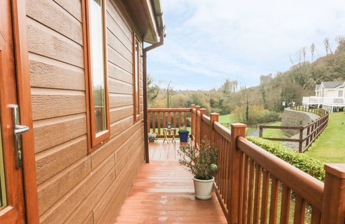 Narberth Cabin | LODGE 78, family friendly, with a garden in Wisemans Bridge