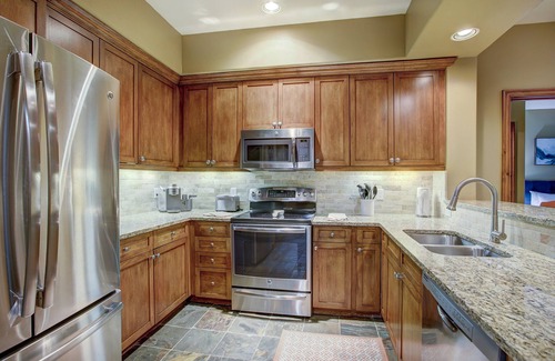 Avon Apartment | Lodge at Brookside