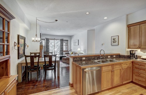 Avon Apartment | Lodge at Brookside