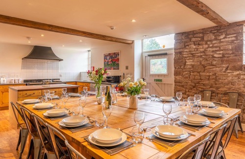 Lydney House | Lodge Barn, Forest of Dean - sleeps 18 guests in 9 bedrooms