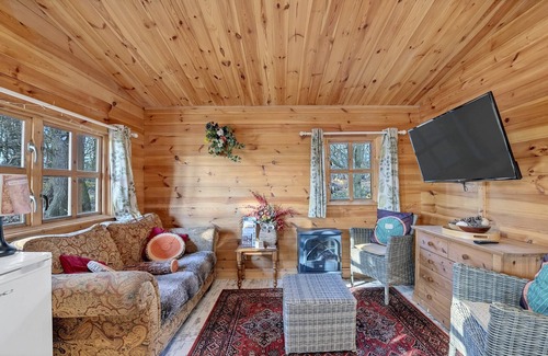 West Stow Ski Chalet | Lodge in Suffolk near Scenic Trails